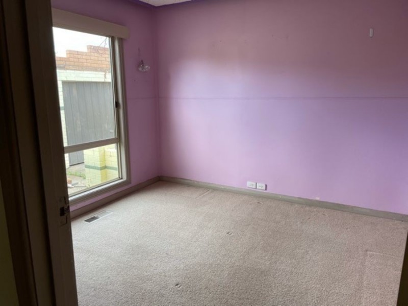 76 East Esplanade, St Albans VIC 3021