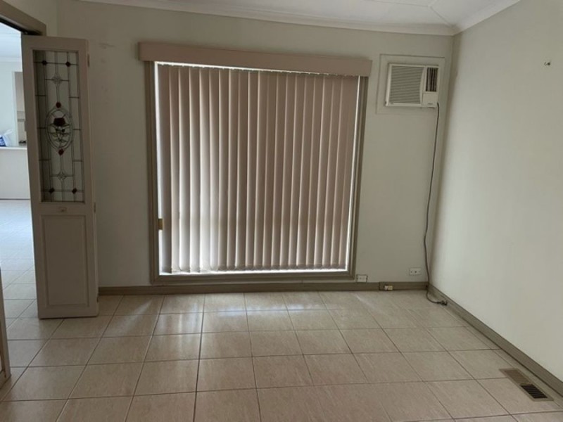 76 East Esplanade, St Albans VIC 3021