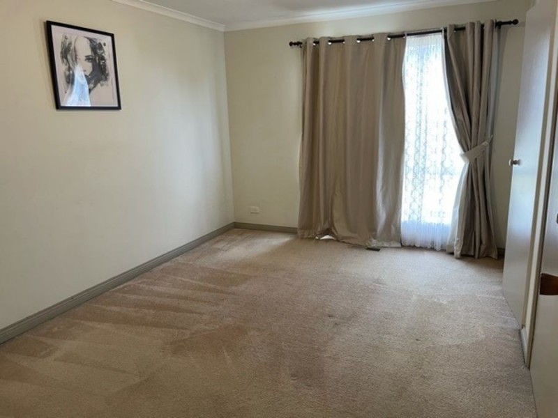 76 East Esplanade, St Albans VIC 3021