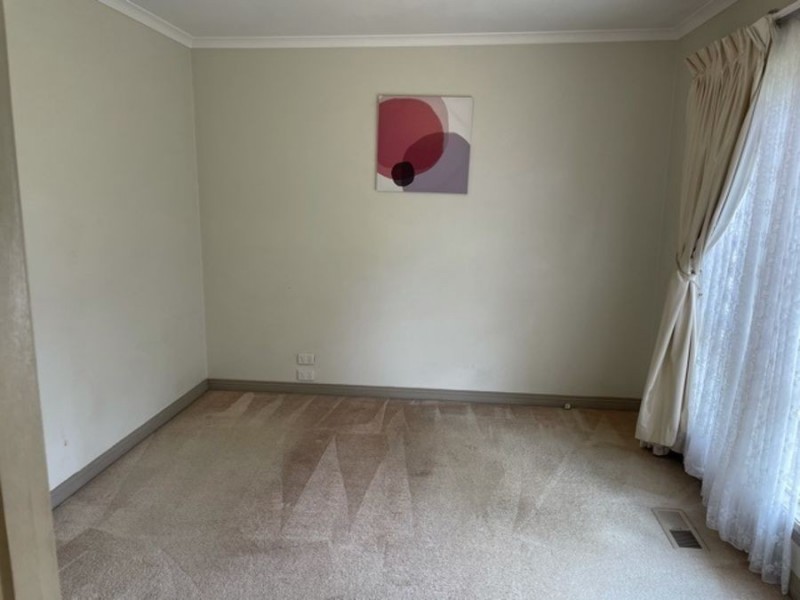 76 East Esplanade, St Albans VIC 3021