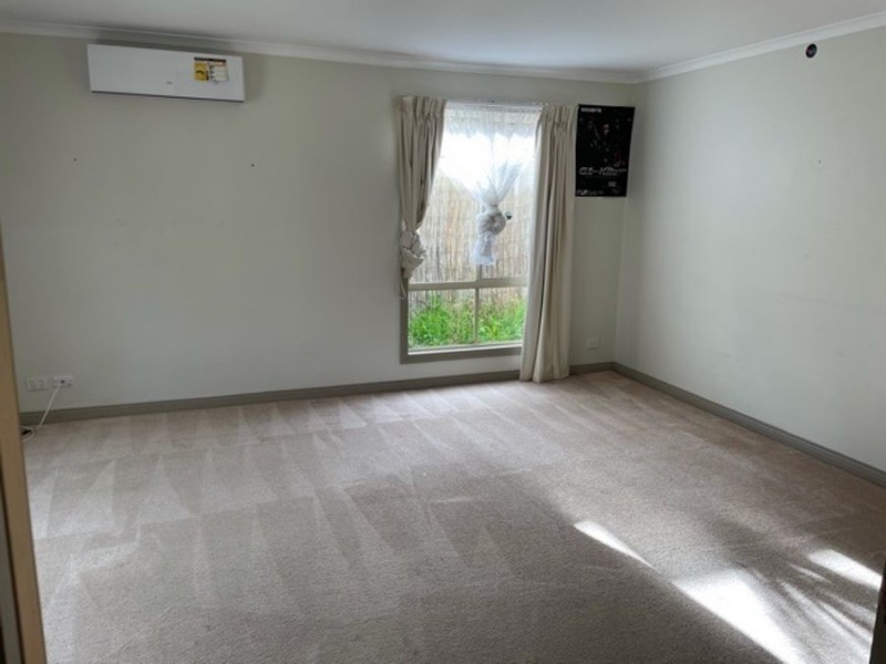 76 East Esplanade, St Albans VIC 3021