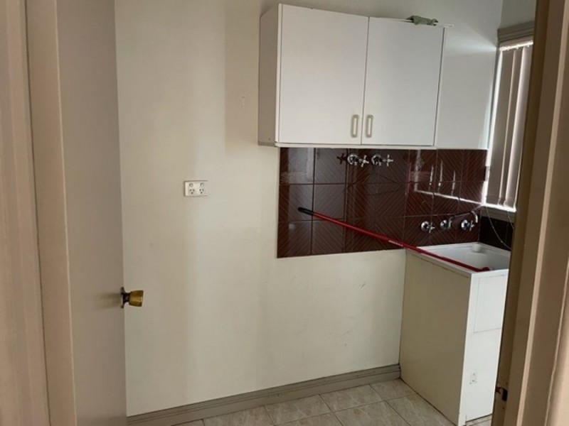 76 East Esplanade, St Albans VIC 3021