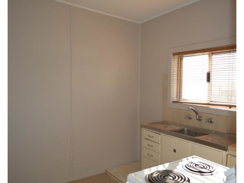 37 Wilson Blvd, Reservoir VIC 3073