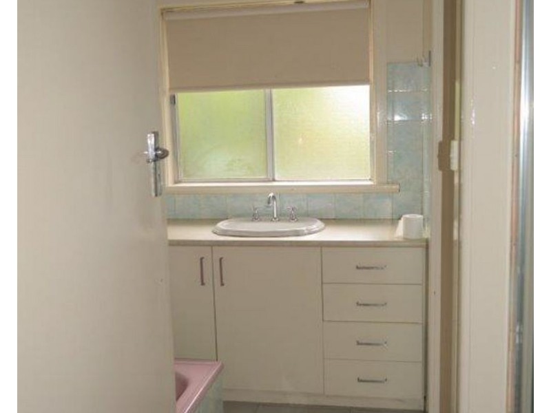 257 Main Road East, St Albans VIC 3021