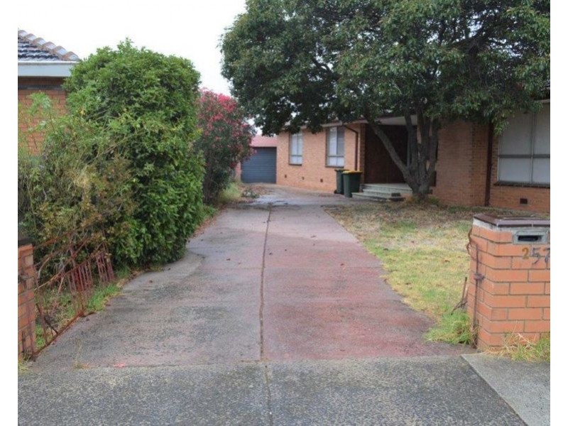 257 Main Road East, St Albans VIC 3021
