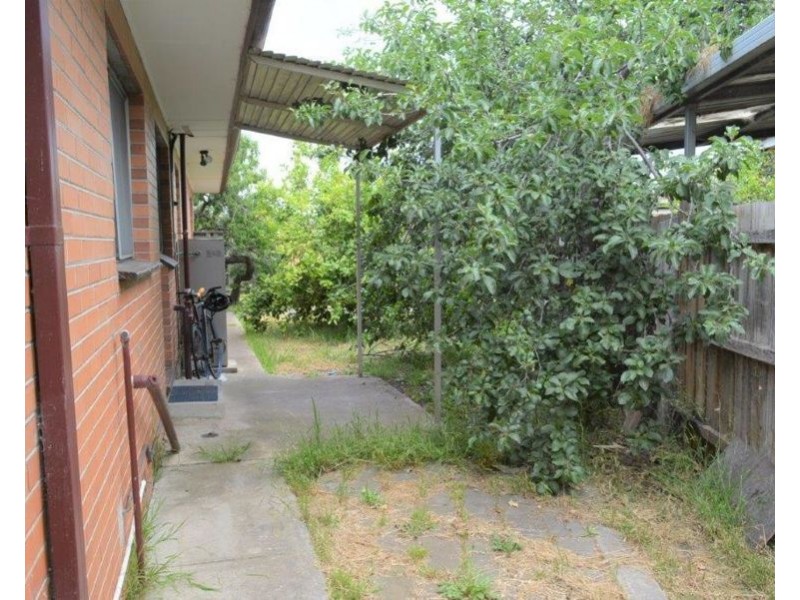 257 Main Road East, St Albans VIC 3021