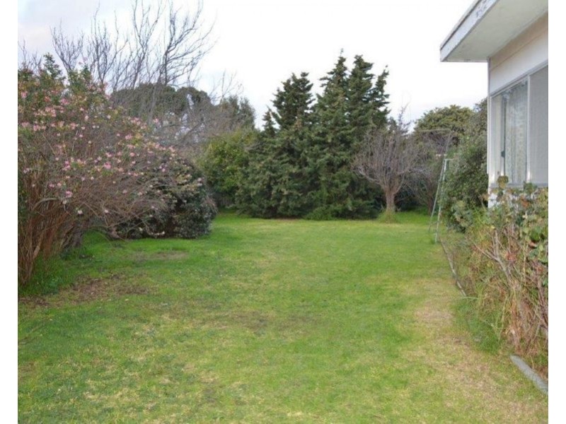 49 Hales Crescent, Jacana VIC 3047