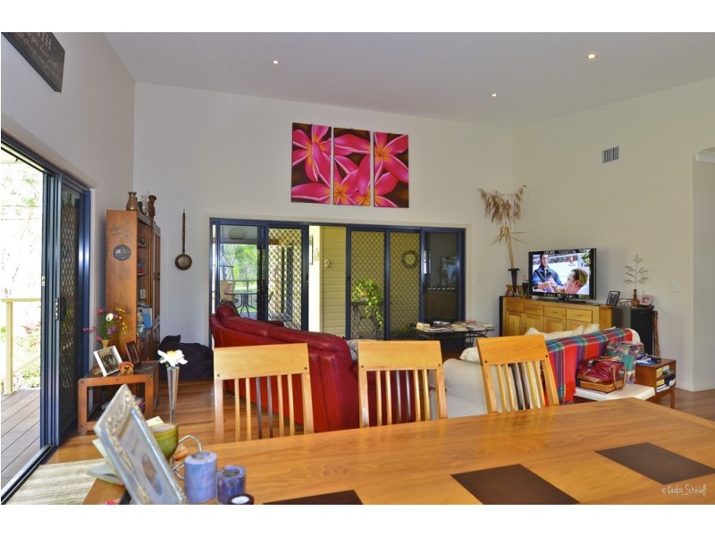 514 Davies Road, Captain Creek QLD 4677