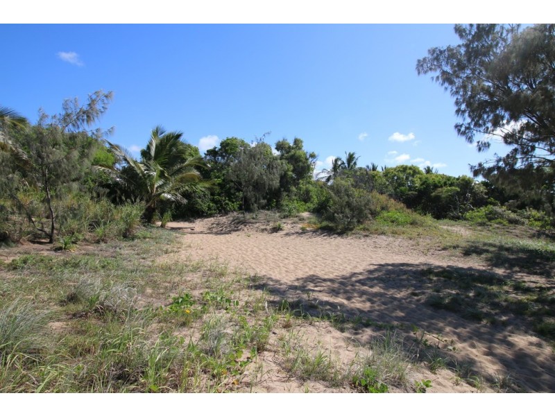 2 Beach Houses Estate Road, Agnes Water QLD 4677