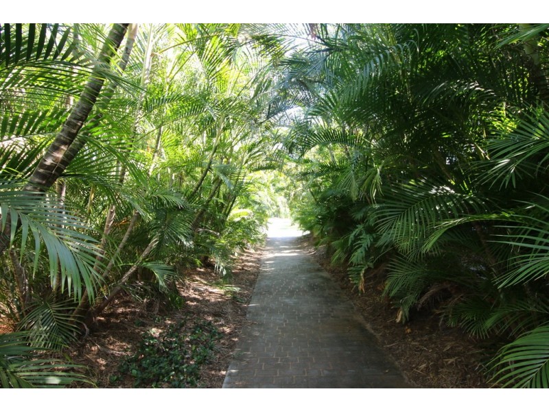 8 Beach Houses Estate Road, Agnes Water QLD 4677