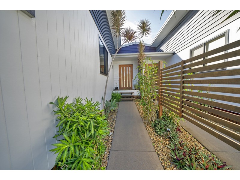 1 /15 Waterfront Drive, Agnes Water QLD 4677