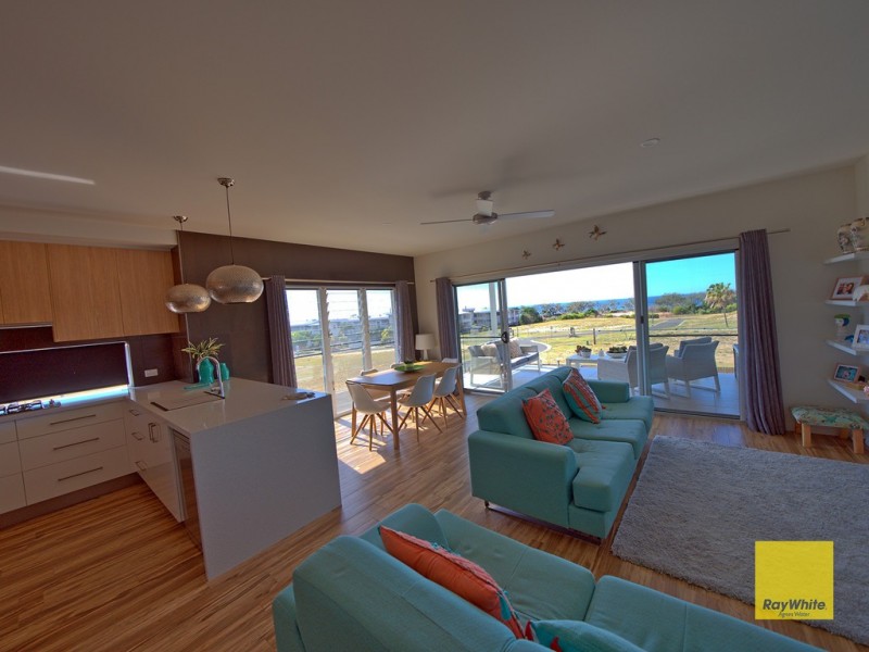 1 /21 Beaches Village Circuit, Agnes Water QLD 4677