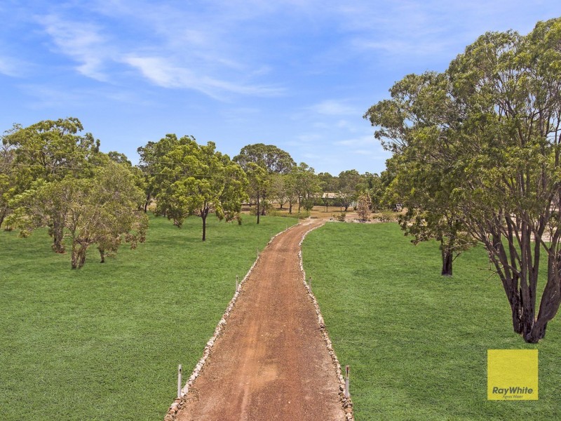 153 Matchbox Road, Deepwater QLD 4674