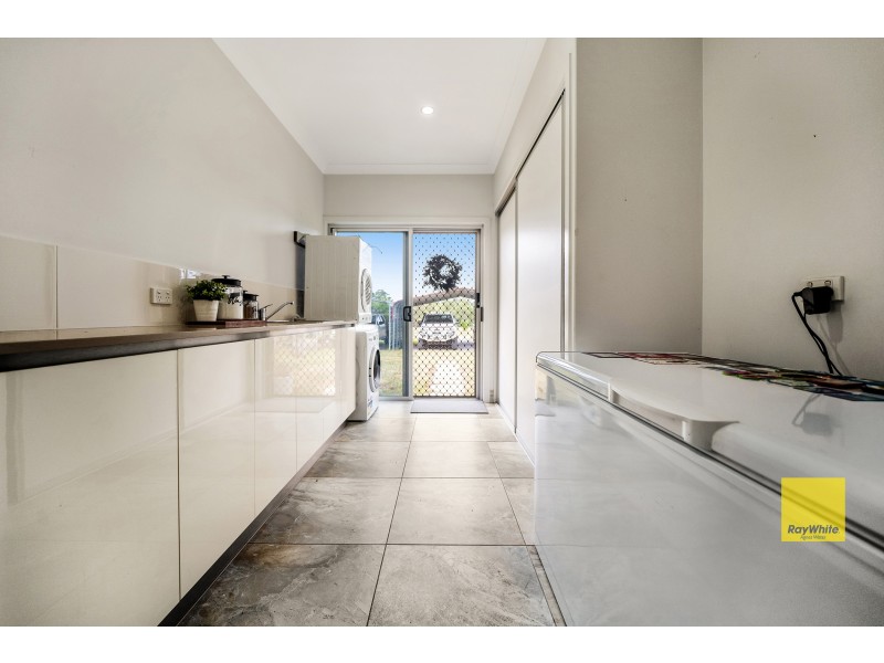 537 Hallorans Road, Mount Tom QLD 4677