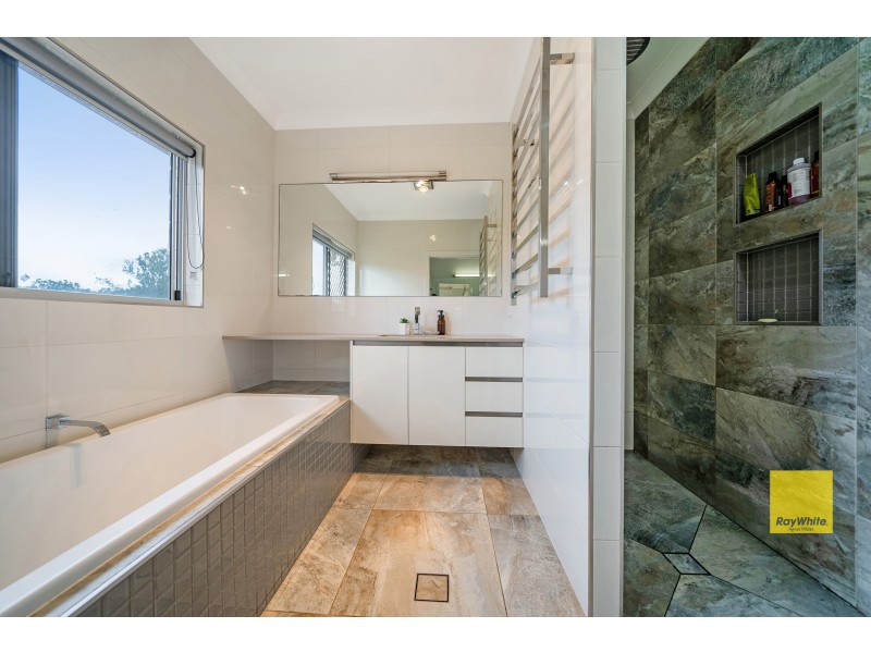 537 Hallorans Road, Mount Tom QLD 4677