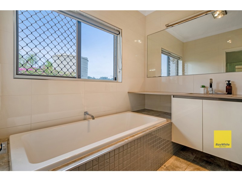 537 Hallorans Road, Mount Tom QLD 4677