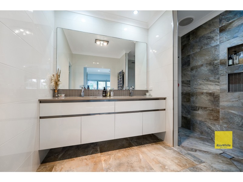 537 Hallorans Road, Mount Tom QLD 4677