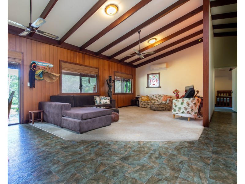 2381 Round Hill Road, Round Hill QLD 4677