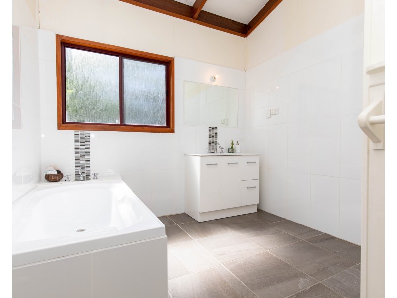 2381 Round Hill Road, Round Hill QLD 4677