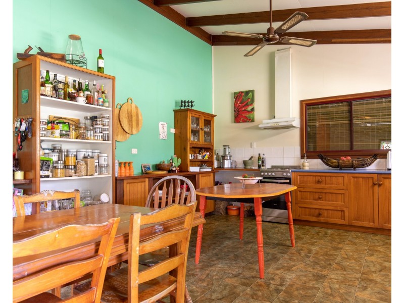 2381 Round Hill Road, Round Hill QLD 4677