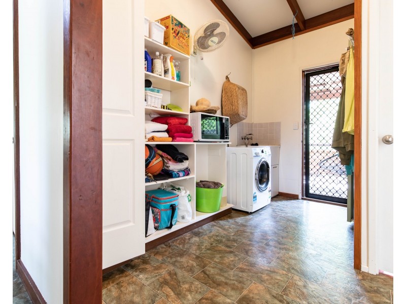 2381 Round Hill Road, Round Hill QLD 4677