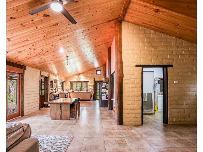 28 Creevey Drive, Captain Creek QLD 4677