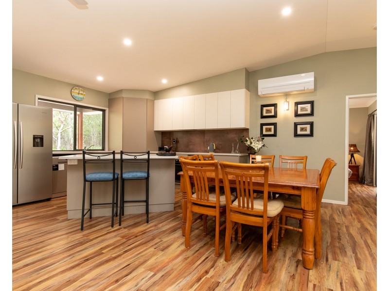 166 Bootmaker Drive, Round Hill QLD 4677