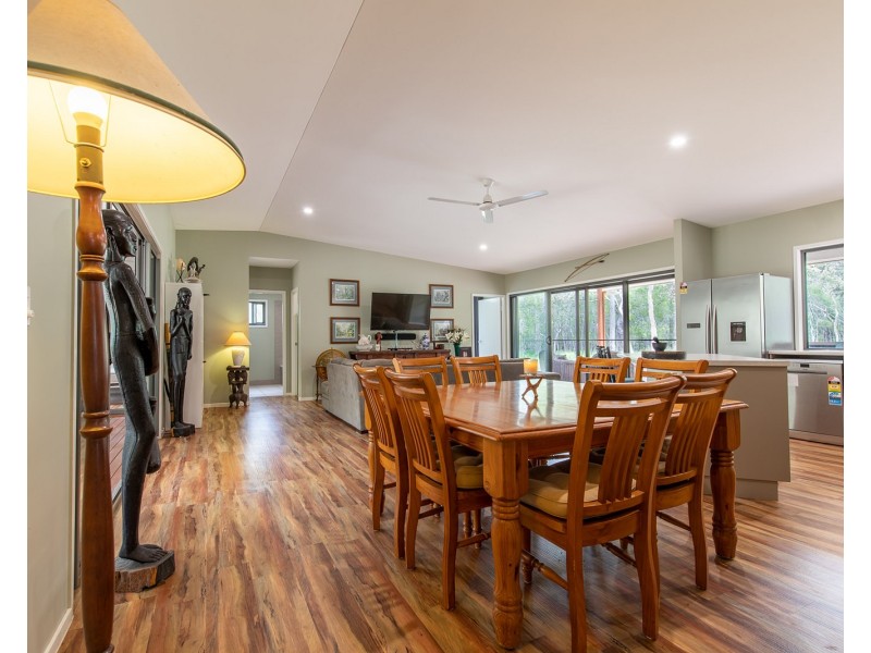 166 Bootmaker Drive, Round Hill QLD 4677