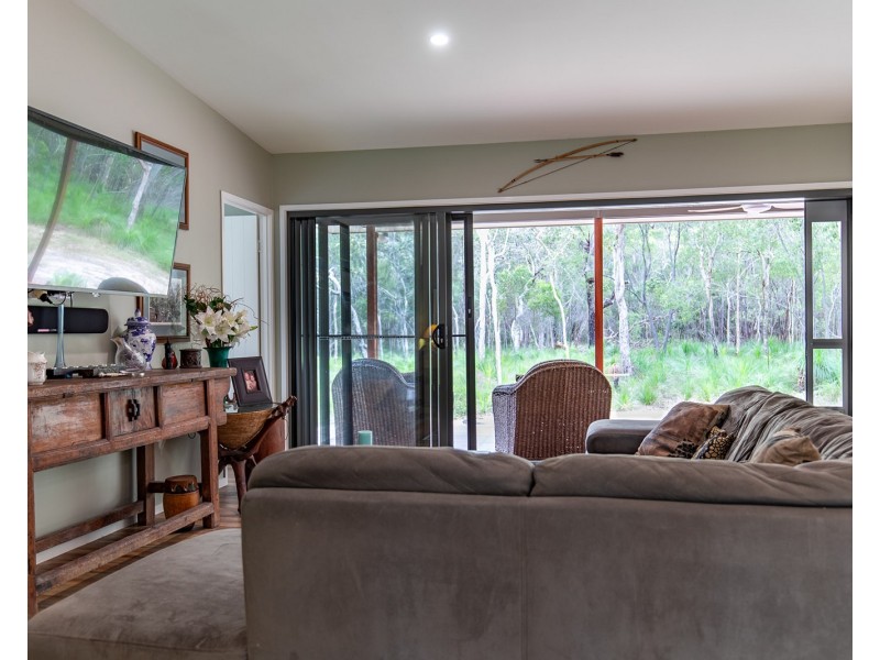 166 Bootmaker Drive, Round Hill QLD 4677