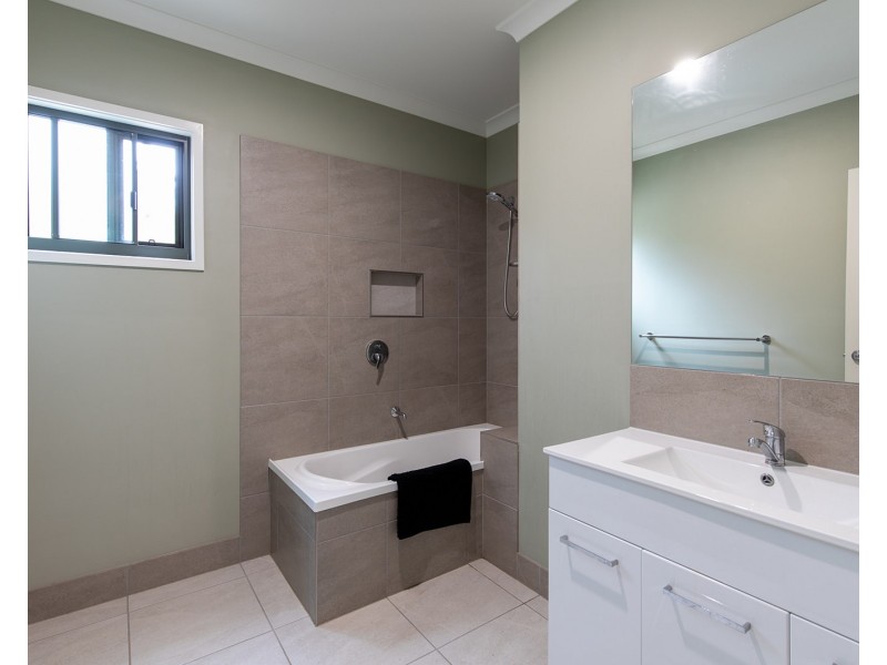 166 Bootmaker Drive, Round Hill QLD 4677