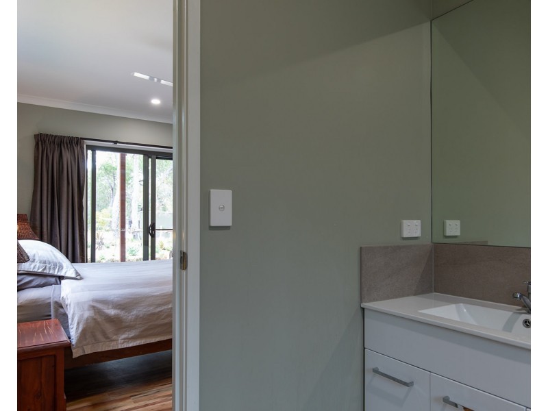 166 Bootmaker Drive, Round Hill QLD 4677