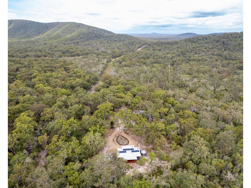 166 Bootmaker Drive, Round Hill QLD 4677