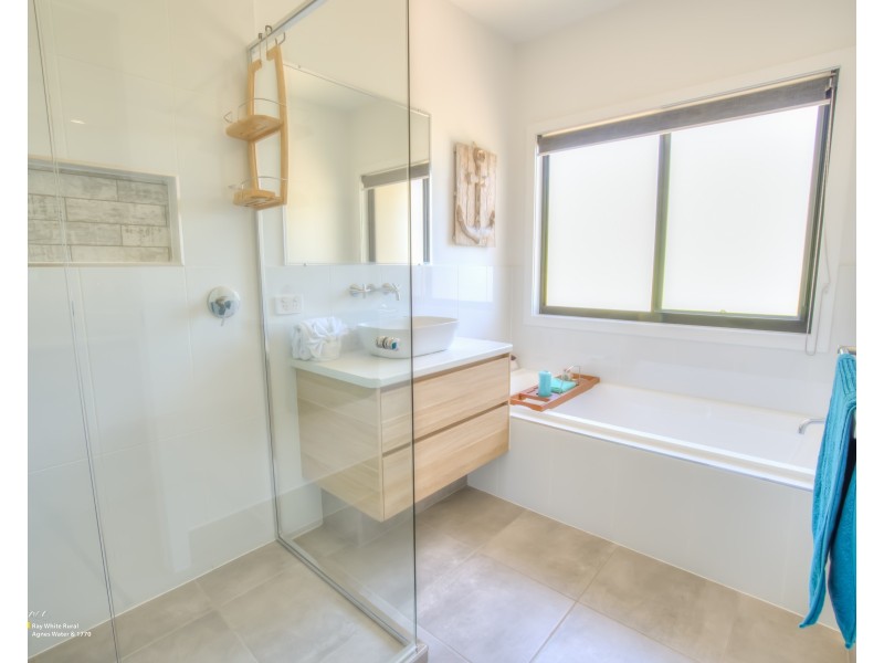 18 The Crescent, Agnes Water QLD 4677