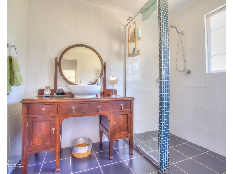 302 Dillon Road, Captain Creek QLD 4677
