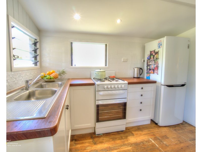 302 Dillon Road, Captain Creek QLD 4677