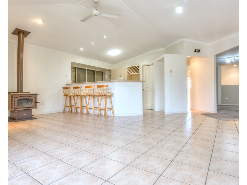 1382 Fingerboard Road, Mount Tom QLD 4677