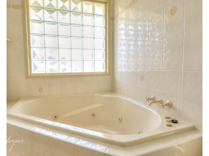 1382 Fingerboard Road, Mount Tom QLD 4677