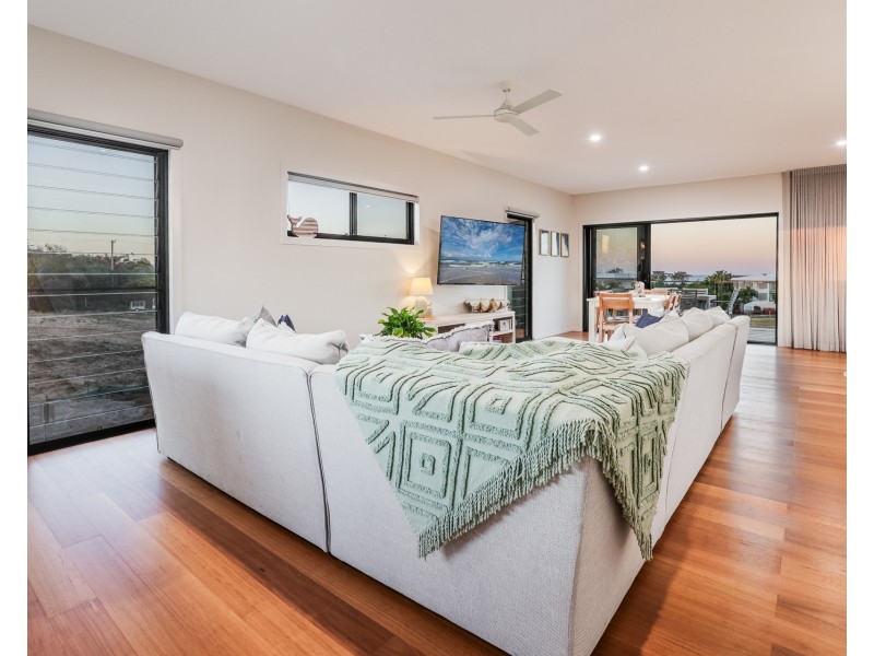 1/6 Beaches Village Circuit, Agnes Water QLD 4677