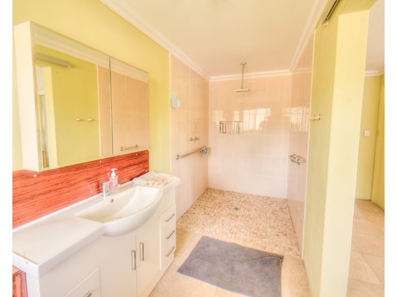 608 Cross Road, Euleilah QLD 4674