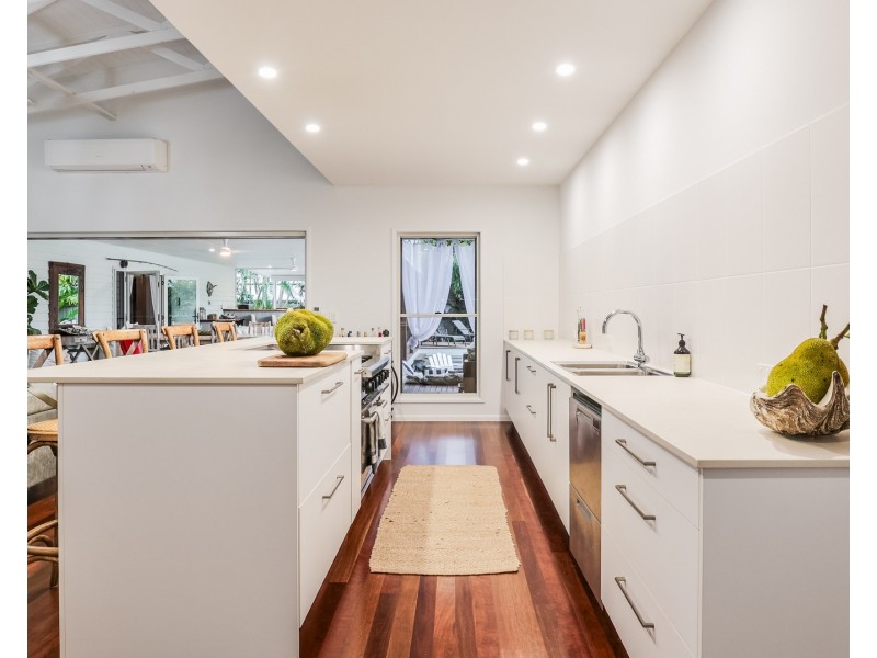 4 Murray Hilton Close, Agnes Water QLD 4677