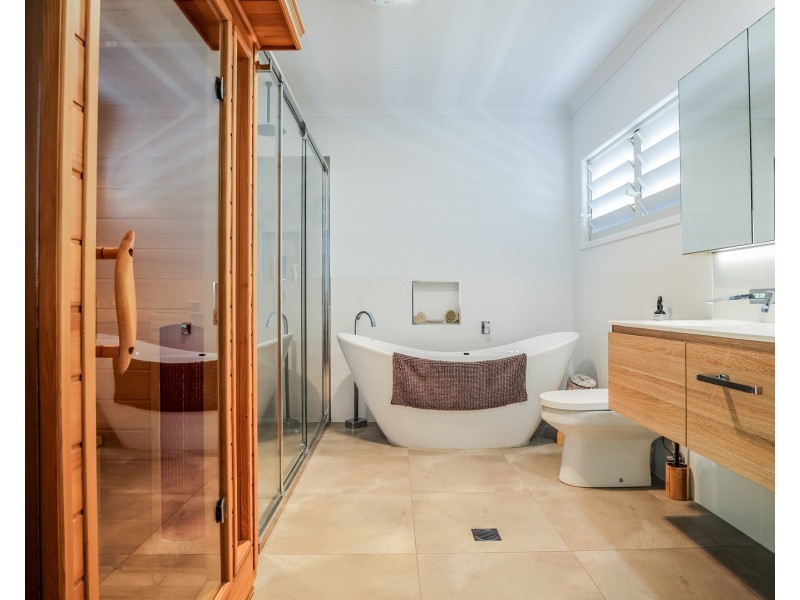 4 Murray Hilton Close, Agnes Water QLD 4677