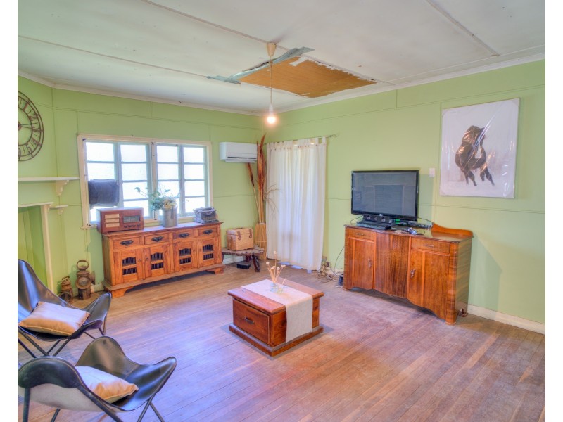 2300 Fingerboard Road, Mount Tom QLD 4677