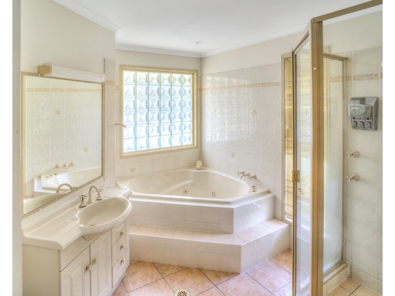 1382 Fingerboard Road, Mount Tom QLD 4677