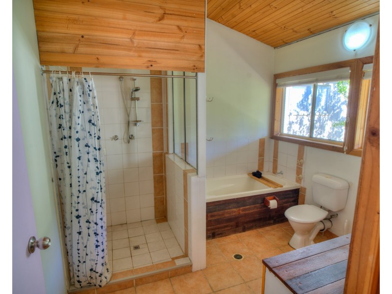 951 Murphy Road, Captain Creek QLD 4677