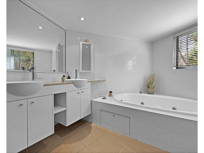 204/1 Waterline Close, Agnes Water QLD 4677