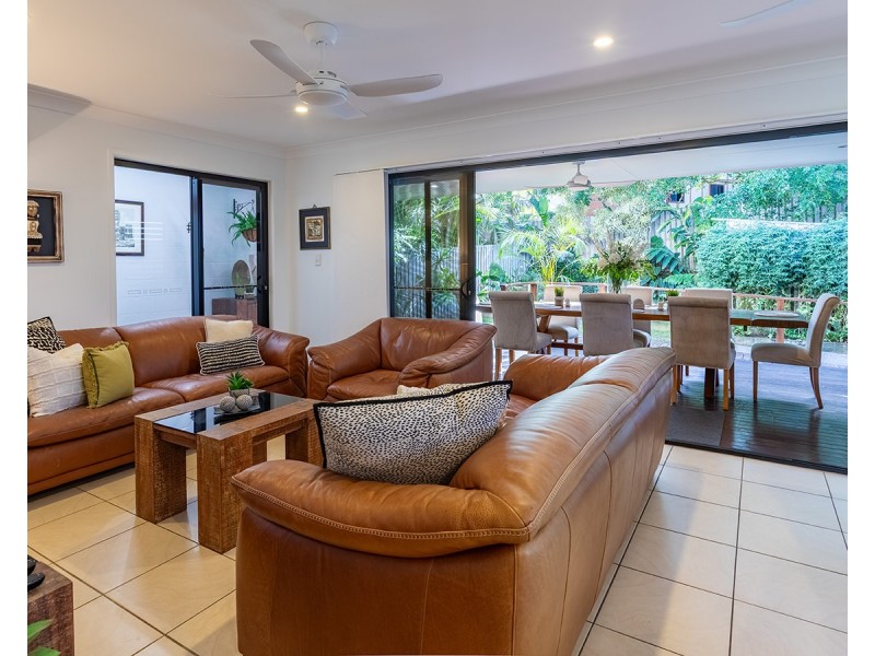 2/15 Waterfront Drive, Agnes Water QLD 4677