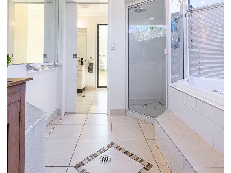 2531 Round Hill Road, Round Hill QLD 4677