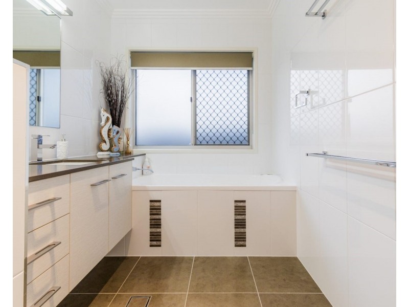 17 Beach Houses Estate Road, Agnes Water QLD 4677