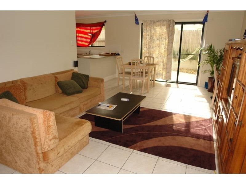 4/9 Government Road, Labrador QLD 4215