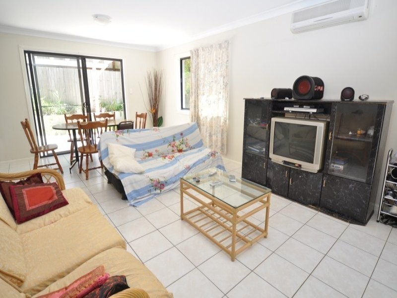 4/9 Government Road, Labrador QLD 4215